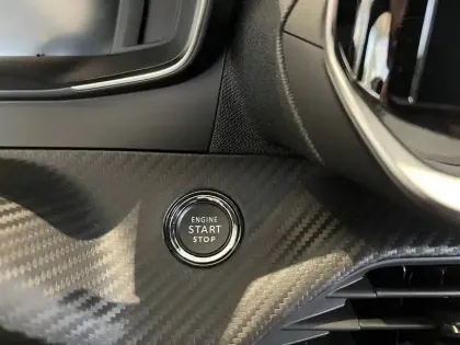 Photo 45 Peugeot 2008  Hybrid 145 e-DCS6