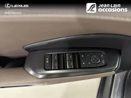 Photo 19 Lexus Lbx  2WD