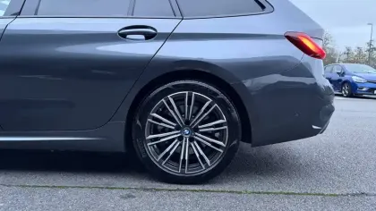 Photo 34 BMW Serie 3 Touring 330e 292 ch BVA8