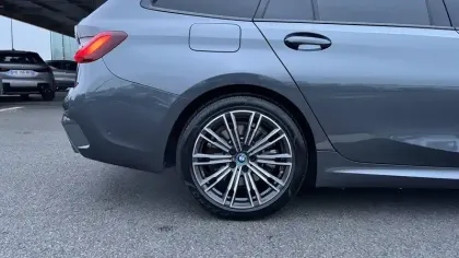 Photo 35 BMW Serie 3 Touring 330e 292 ch BVA8