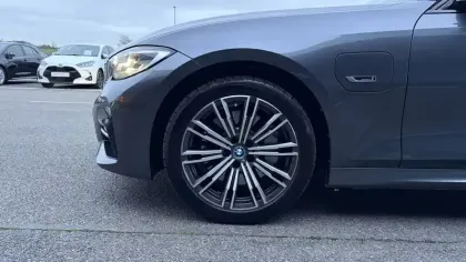 Photo 33 BMW Serie 3 Touring 330e 292 ch BVA8