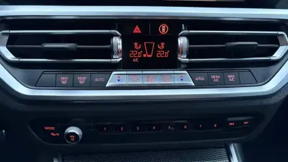 Photo 27 BMW Serie 3 Touring 330e 292 ch BVA8