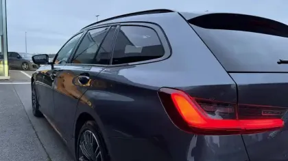 Photo 32 BMW Serie 3 Touring 330e 292 ch BVA8