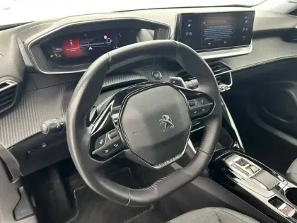 Photo 8 Peugeot 2008  PureTech 130 S&S EAT8