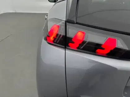 Photo 16 Peugeot 2008  PureTech 130 S&S EAT8