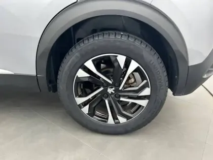 Photo 12 Peugeot 2008  PureTech 130 S&S EAT8