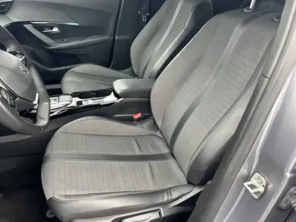 Photo 10 Peugeot 2008  PureTech 130 S&S EAT8