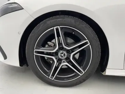 Photo 17 Mercedes Classe A  200 d 8G-DCT