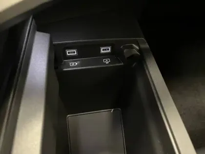 Photo 32 Peugeot 3008  Electrique 210 ch 73 kWh