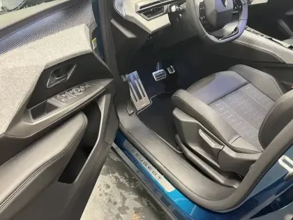 Photo 23 Peugeot 3008  Electrique 210 ch 73 kWh