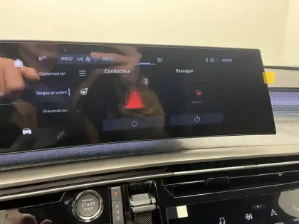 Photo 41 Peugeot 3008  Electrique 210 ch 73 kWh