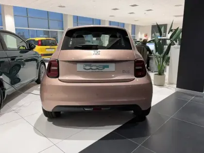 Photo 4 Fiat 500  e 95 ch