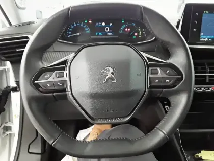 Photo 8 Peugeot 2008  Electrique 136 ch