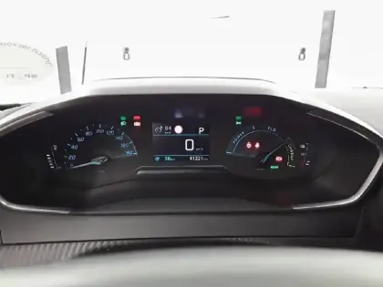 Photo 9 Peugeot 2008  Electrique 136 ch