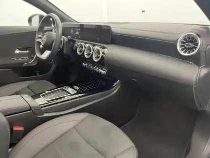 Photo 30 Mercedes CLA  Coupé 250 e Hybrid EQ 8G-DCT