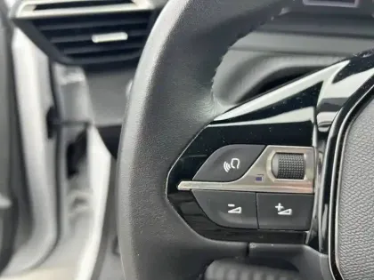 Photo 42 Peugeot 208  PureTech 100 S&S BVM6