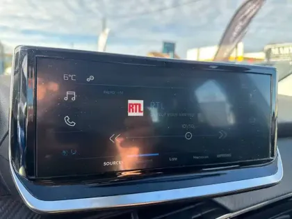 Photo 18 Peugeot 208  PureTech 100 S&S BVM6