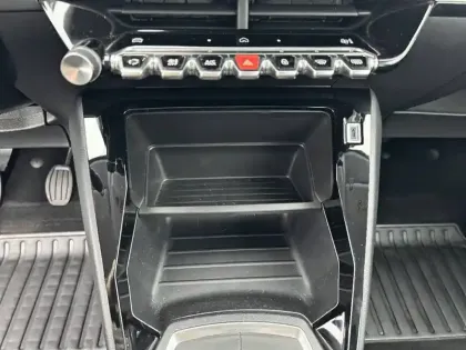 Photo 46 Peugeot 208  PureTech 100 S&S BVM6