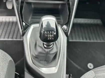 Photo 37 Peugeot 208  PureTech 100 S&S BVM6