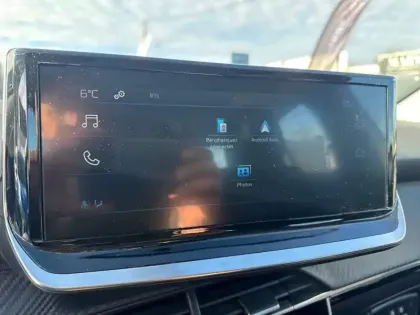 Photo 17 Peugeot 208  PureTech 100 S&S BVM6