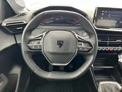 Photo 32 Peugeot 208  PureTech 100 S&S BVM6