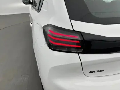 Photo 40 Peugeot 208  PureTech 100 S&S BVM6