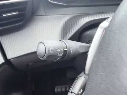 Photo 29 Peugeot 208  Hybrid 100 e-DCS6