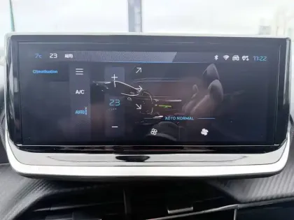 Photo 34 Peugeot 208  Hybrid 100 e-DCS6