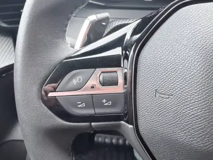 Photo 25 Peugeot 208  Hybrid 100 e-DCS6