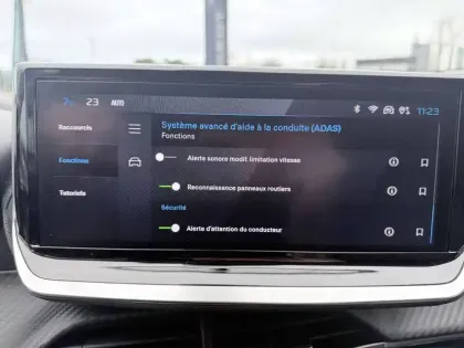 Photo 38 Peugeot 208  Hybrid 100 e-DCS6