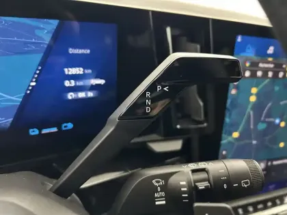 Photo 16 Renault Espace  E-Tech full hybrid 200 GSR2