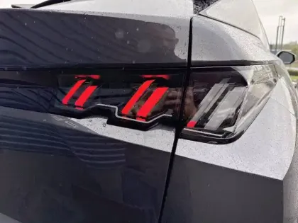 Photo 16 Peugeot 3008  Electrique 73 kWh 210 ch