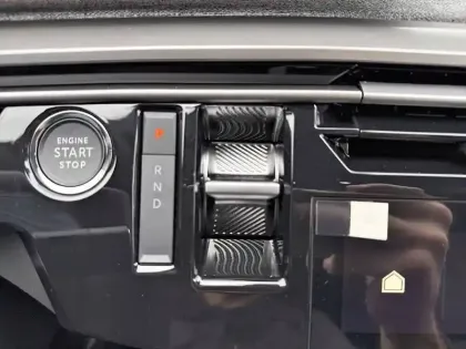 Photo 13 Peugeot 3008  Electrique 73 kWh 210 ch