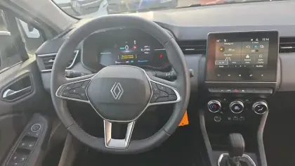 Photo 12 Renault Clio  E-Tech full hybrid 145 ch GSR2