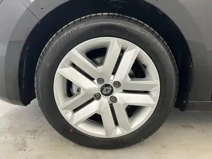 Photo 8 Renault Clio  E-Tech full hybrid 145