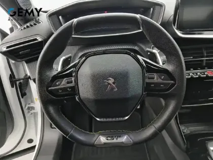 Photo 68 Peugeot 2008  PureTech 130 S&S EAT8