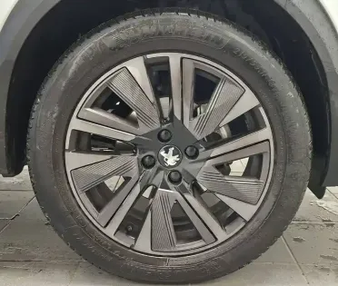 Photo 8 Peugeot 2008  PureTech 130 S&S EAT8