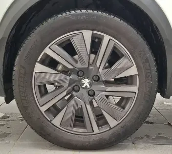 Photo 9 Peugeot 2008  PureTech 130 S&S EAT8