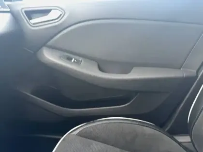 Photo 33 Renault Clio  E-Tech 140