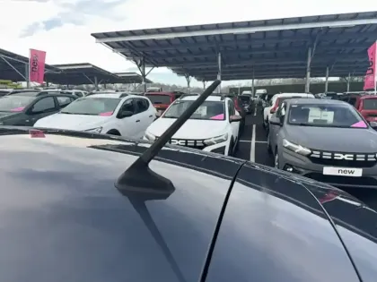 Photo 10 Renault Clio  E-Tech 140