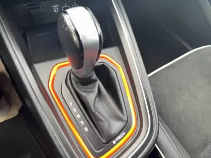 Photo 28 Renault Clio  E-Tech 140