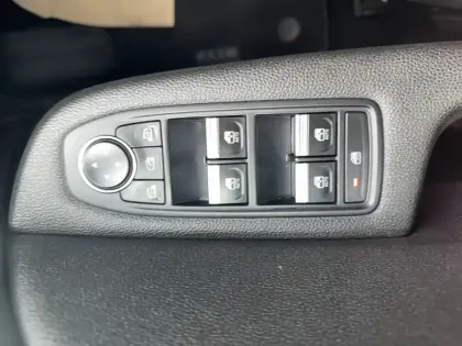 Photo 39 Renault Clio  E-Tech 140