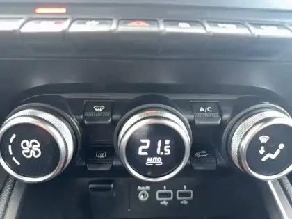 Photo 26 Renault Clio  E-Tech 140