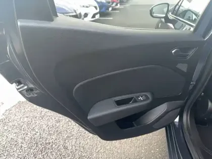 Photo 16 Renault Clio  E-Tech 140