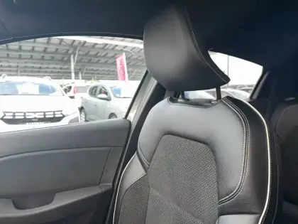 Photo 32 Renault Clio  E-Tech 140