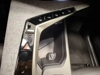 Photo 40 Peugeot 3008  Hybrid 145 e-DCS6