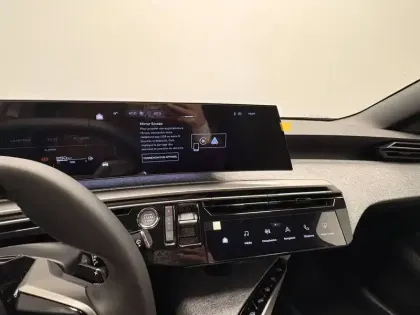 Photo 123 Peugeot 3008  Hybrid 145 e-DCS6