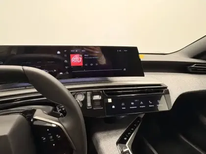 Photo 31 Peugeot 3008  Hybrid 145 e-DCS6