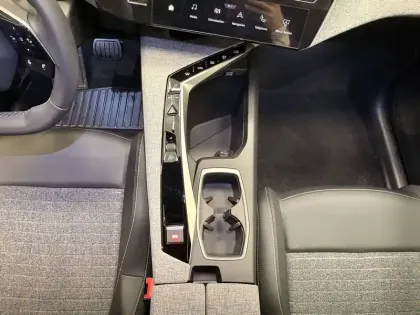 Photo 64 Peugeot 3008  Hybrid 145 e-DCS6