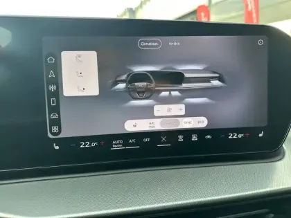 Photo 32 Audi Q3  TFSI 150 ch Hybride S tronic 7